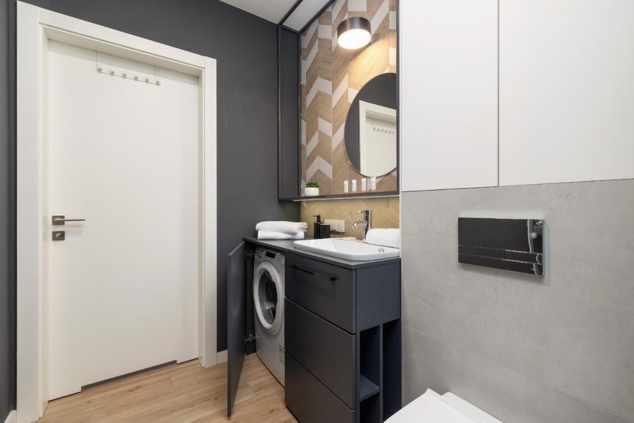 Go With Balcony Rakowicka Cracow By Renters Apartment Krakau